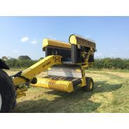 Machine agricole RT 950 pour andainage précis et préservation de la qualité du fourrage