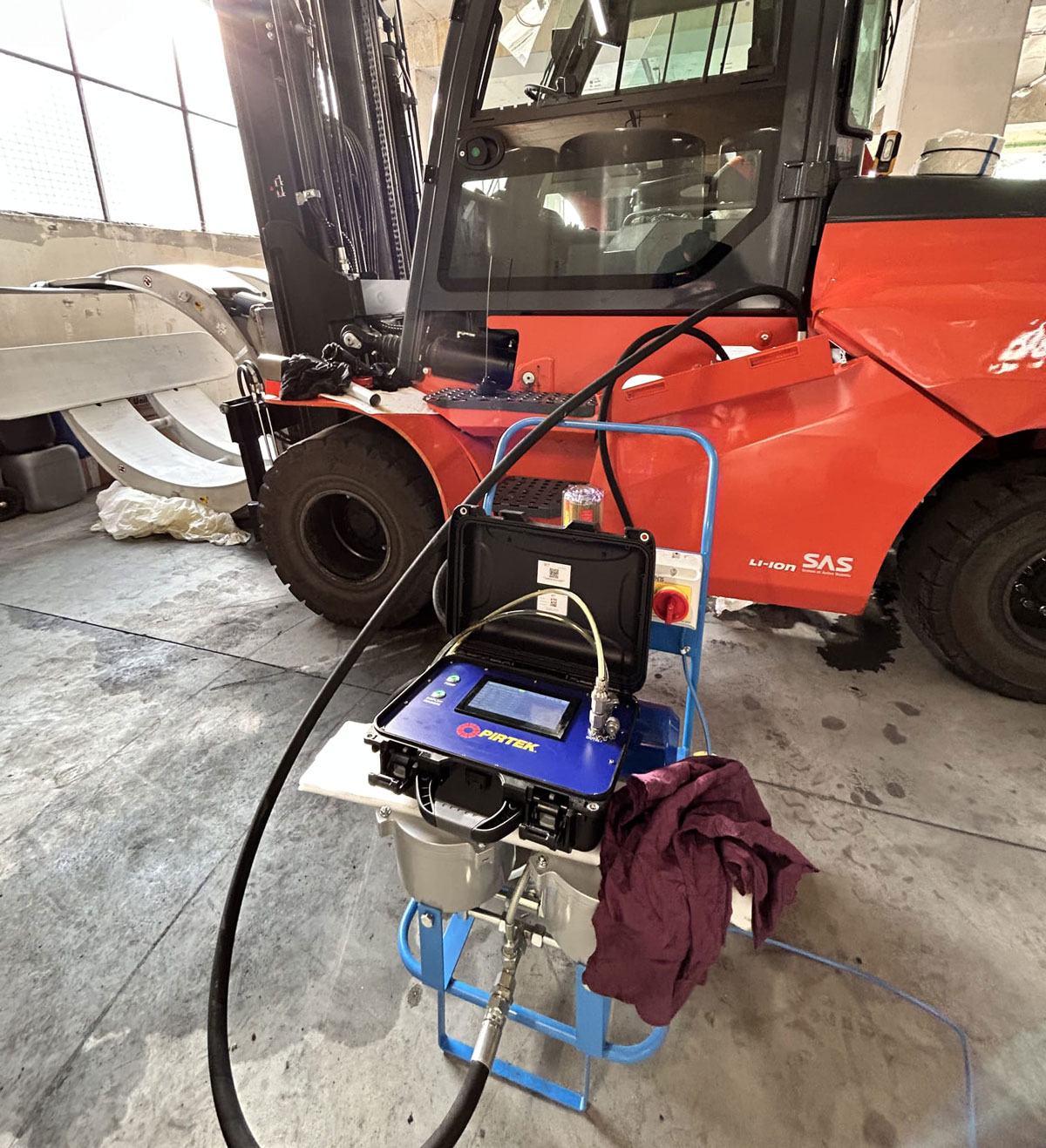 Service de filtration d'huile hydraulique - PIRTEK : une solution efficace pour éliminer les particules métalliques et organiques, les résidus ou l'eau_1