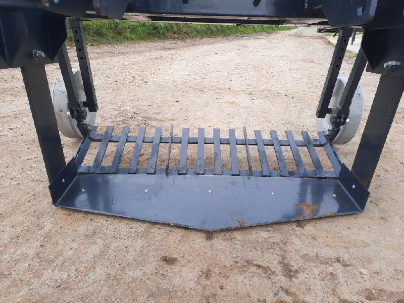 Arracheuse maraîchère / légumière NC - Lame souleveuse vibrante EM140 - Largeur 1,40m - Occasion_1