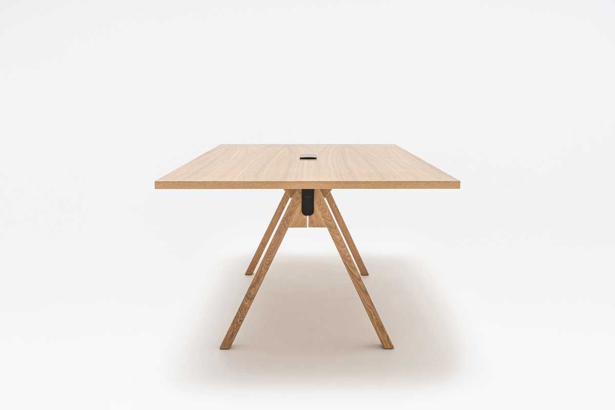 Table de réunion équipée de pieds robustes V240SM - Matériaux modulaires et options Mediabox_1