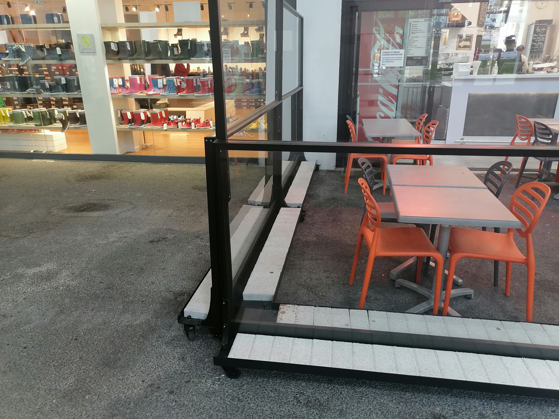 Paravent télescopique sur plateau de lestage - modulable et facile à déplacer_2