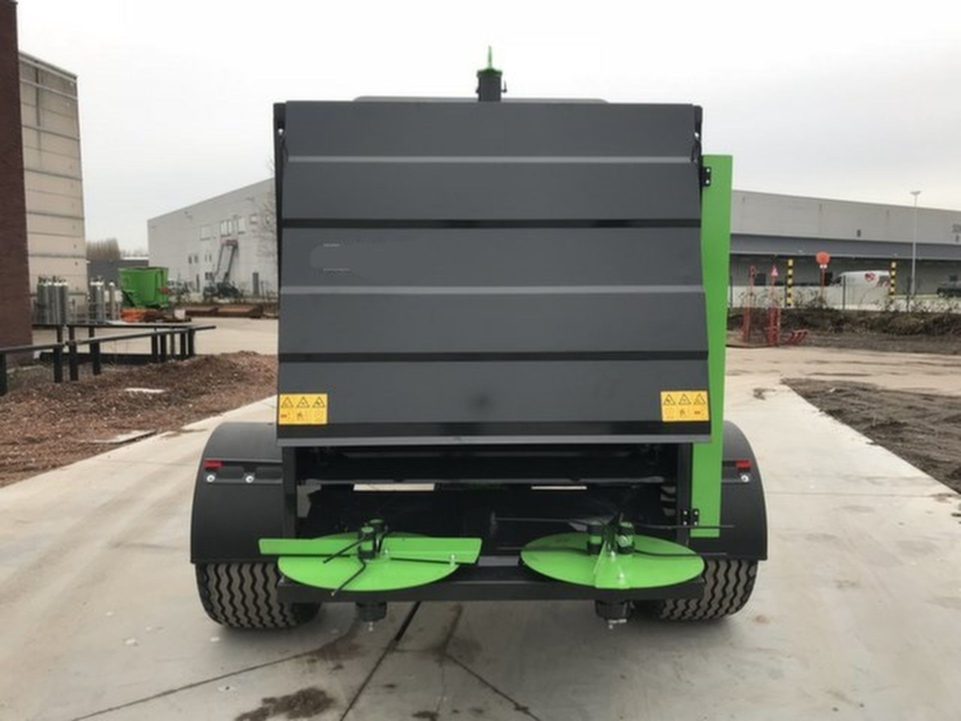 Remorque pailleuse agricole - Juraccessoire - à disque pour tracteurs de faible puissance_1