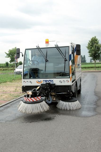 Cleanair 5.0 - balayeuse compacte de voirie - tenax - 5 m³_1
