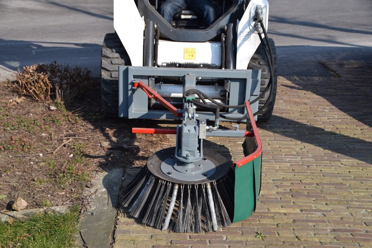 Accessoire de désherbage pour caniveaux sans pesticides chimiques