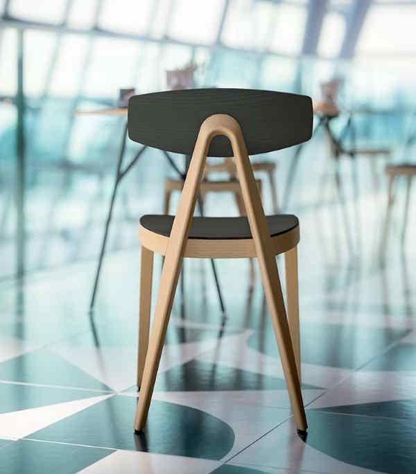 Chaise de restaurant Compasso en frêne - design raffiné avec dossier incurvé et multiples finitions_1