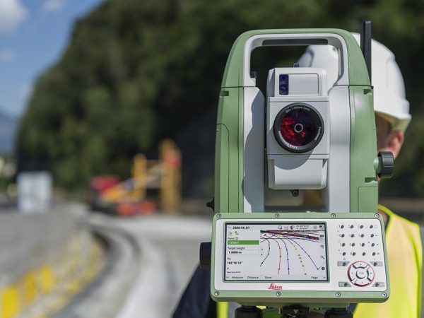 Station manuelle Leica FlexLine TS10 - Performances et précision pour applications exigeantes_2