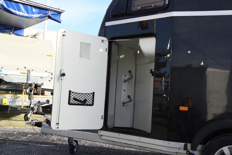 Van 2 places pour chevaux - Humbaur Zephir Aero - Sécurité optimale et confort innovant_1