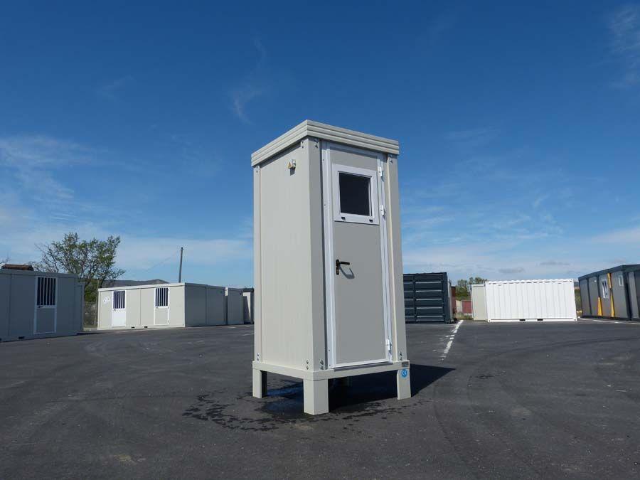 Bungalow sanitaire de chantier avec un WC à l'anglaise et un lave-main - S1_1