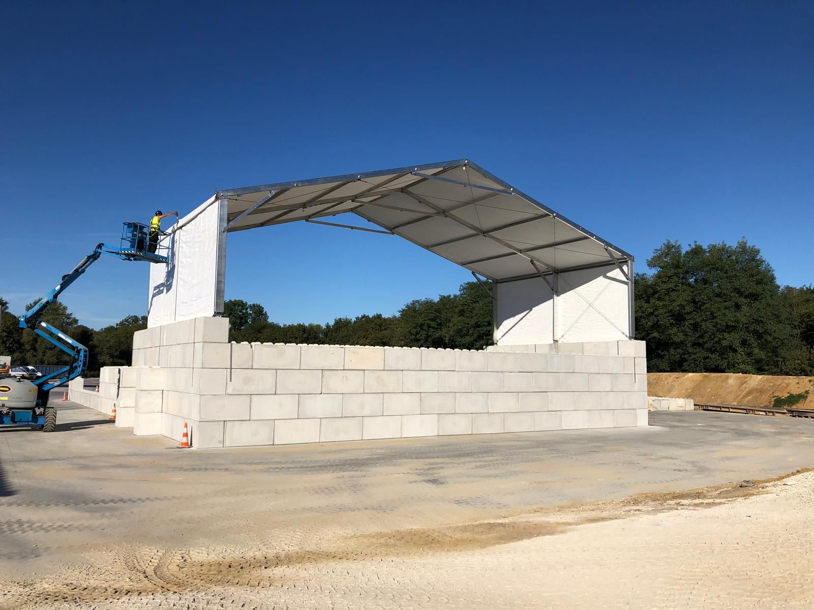 Bloc béton type LEGO, section 80 X80cm pour porter un bâtiment de stockage_1