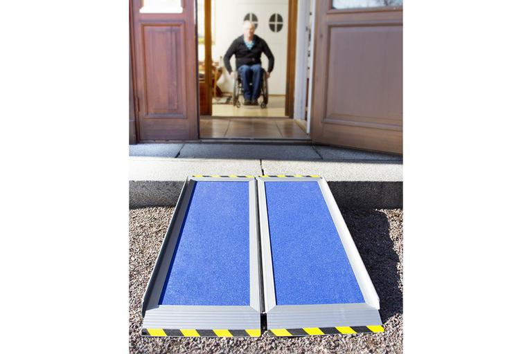 Rampe d'accès pliable FEAL - 92cm x 76cm - Charge 300kg - Hauteur de franchissement 18cm_1