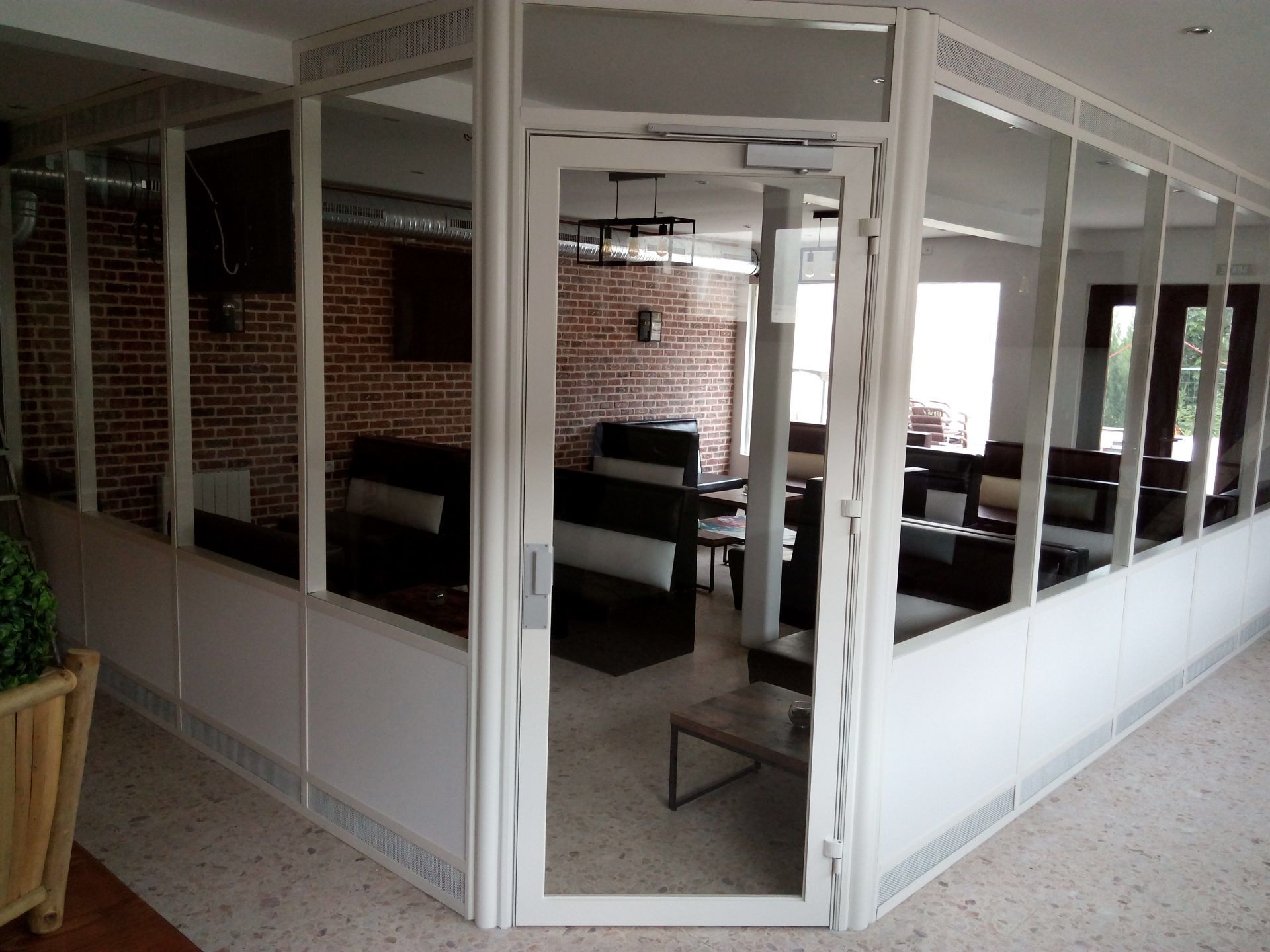 Espace fumeurs SmokeLand - fumoir sur mesure, design et efficacité_2