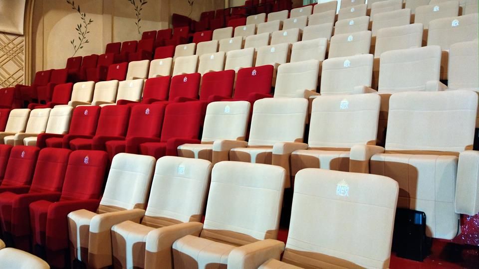 Fauteuil de cinéma Kleslo - design innovant, optimise la place pour les jambes - Atrium_1