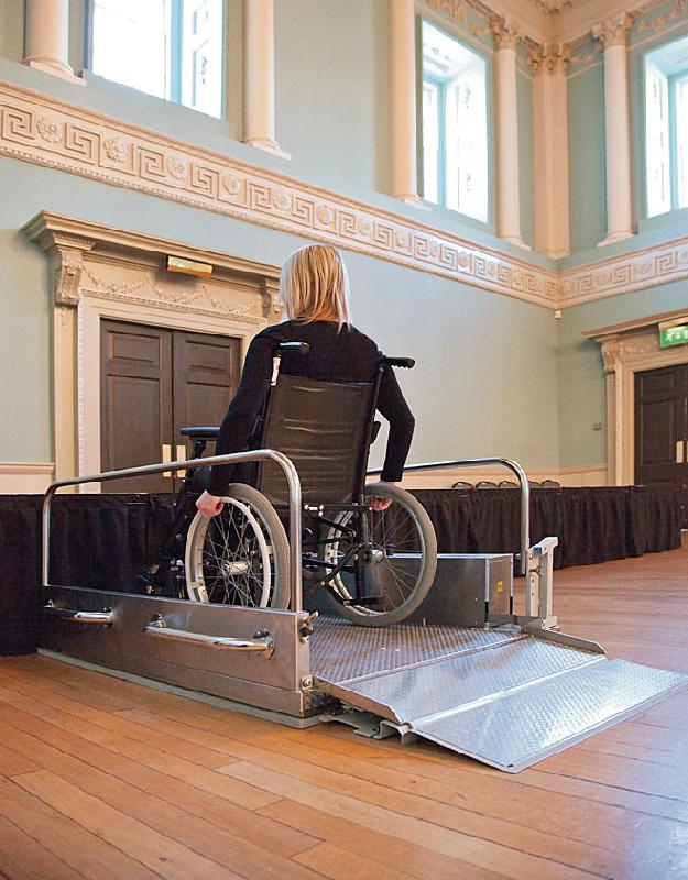 Plateforme élévatrice  - repliable et mobile pour accès fauteuils roulants - Terry Lift Mobile_1