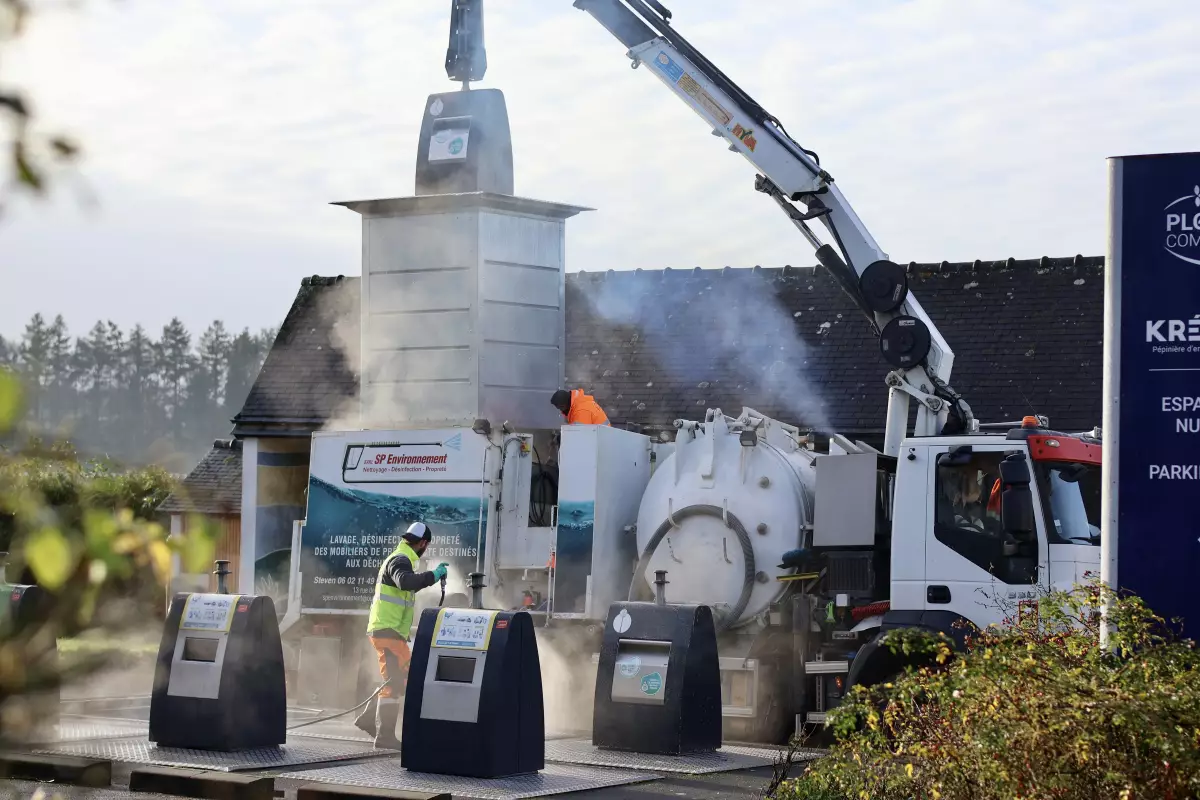 SP ENVIRONNEMENT - Lavage et désinfection de l'intérieur et l'extérieur de mobiliers de pré-collecte pour espaces publics ou privés_1