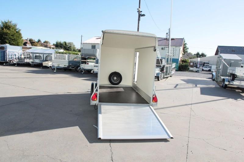 Remorque fourgon DEBON Roadster 300 bois - fermée avec plancher aluminium et options professionnelles_1