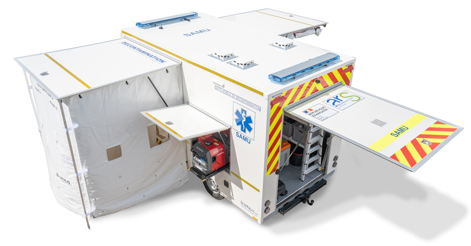 Véhicule de décontamination avec compartiment logistique et compartiment douche - Sur mesure - DECONROAD_1