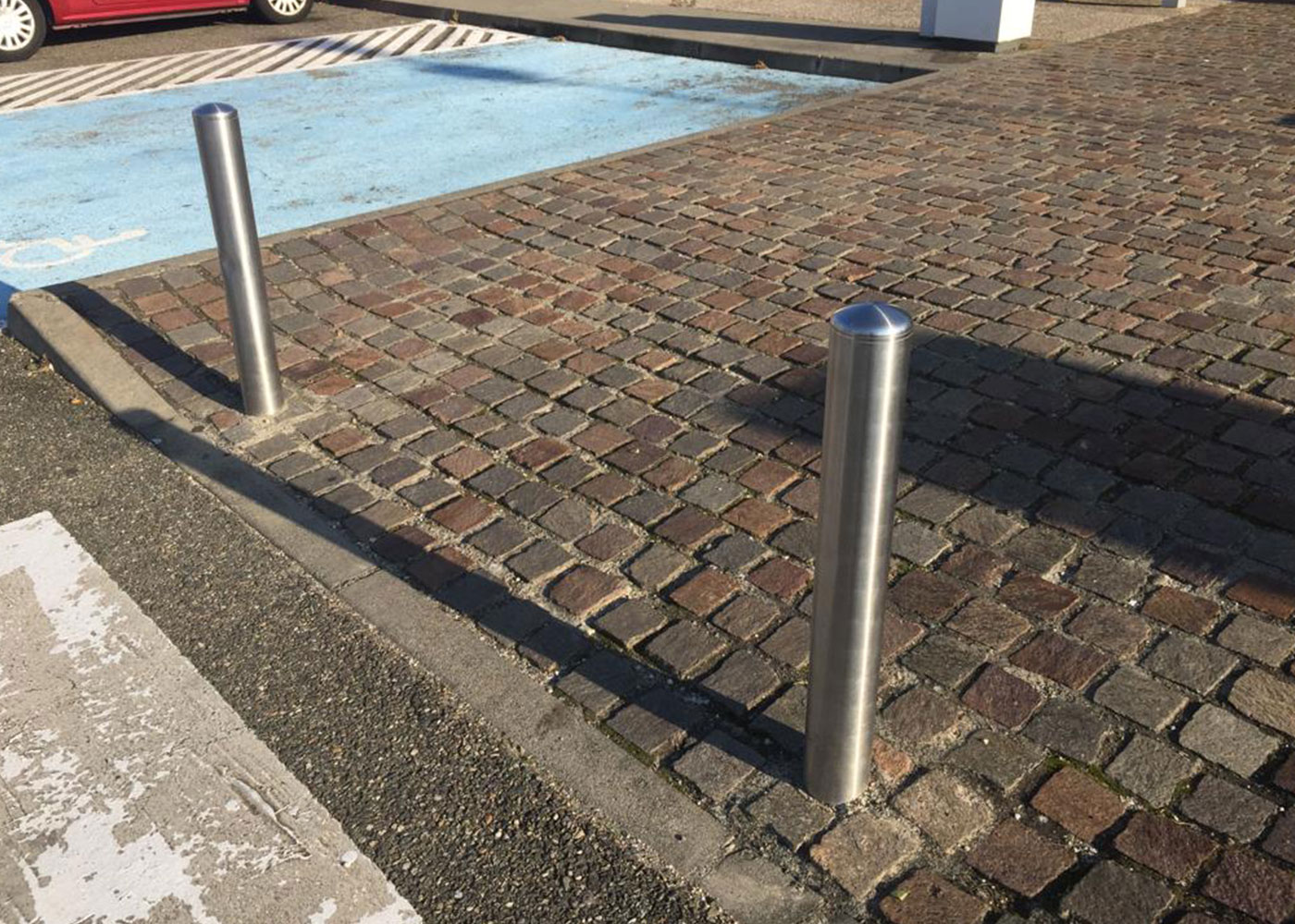 Borne inox AISI-304 poli brillant - h253i - ancrage encastrable ou tiges filetées avec béton_1