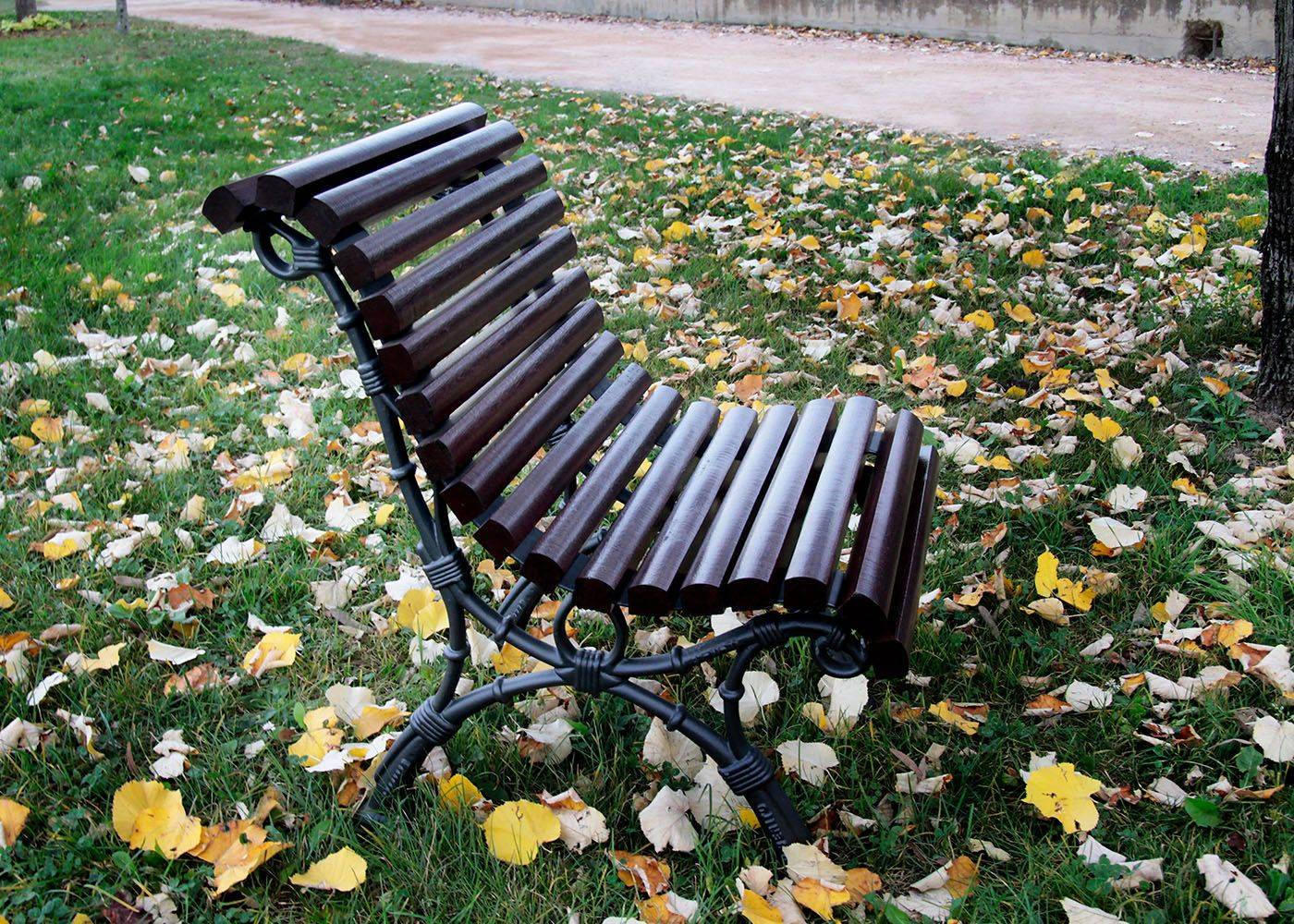 Chaise Barcino UM305S - piètement en fonte ductile traité Ferrus - lattes en bois tropical couleur acajou_1