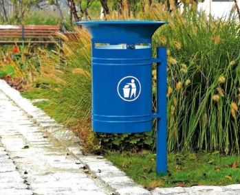 Corbeille publique Vanoise - 40 Litres - Acier avec pied latéral cintré - Verrouillage par serrure et clé triangle_1