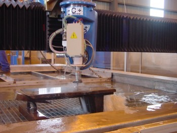 THALIS INDUSTRIES - Sous-traitance de découpe au jet d'eau ultra performante pour pièces industrielles et décoratives - 2D et 3D avec 5ème axe interpolé_2