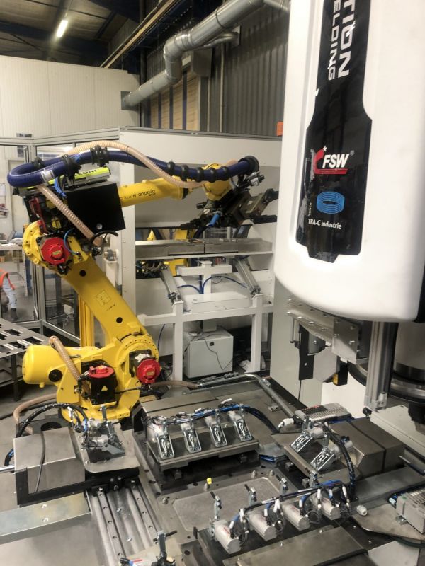 Cellule robotisée clé en main - étude et conception - TRA-C Industrie_1