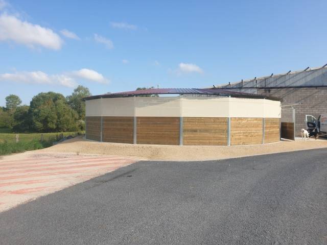 Marcheur CTL circulaire, semi couvert pour chevaux - Modèle en bois 4 à 8 places - Diamètre 12 à 20 m_1
