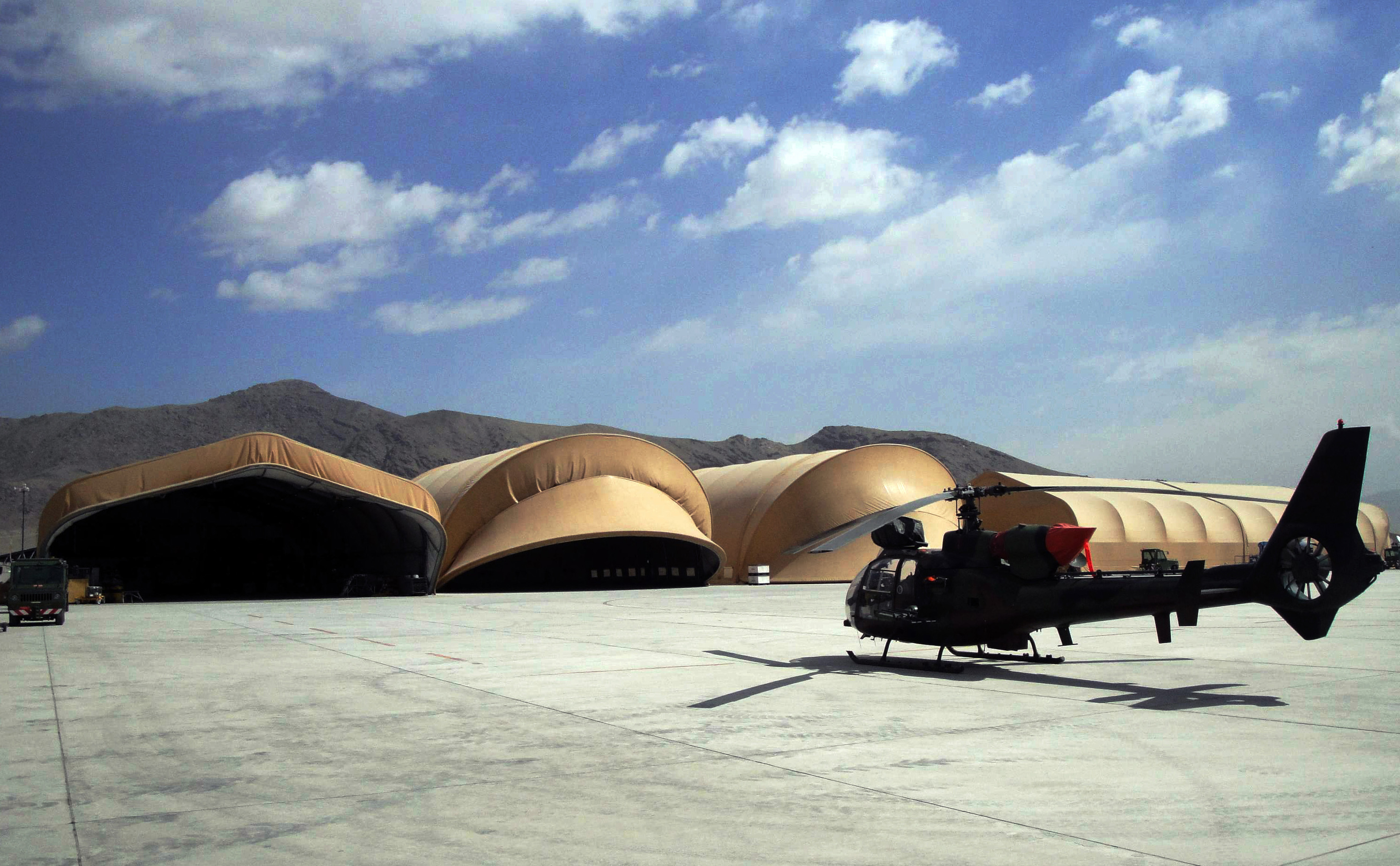 Hangar Bachmann en acier galvanisé et toile haute résistance