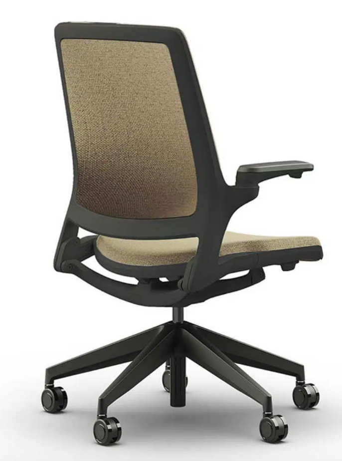 Fauteuil ergonomique innovant pour espaces collaboratifs_1