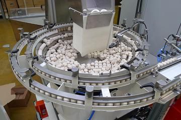 Machines spéciales - caire industrie - gestion multi-références - assemblage bouchons Cognac - 3000 à 8000 pièces/heure_1