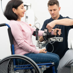 Orthèse robotisée pour la rééducation des membres supérieurs