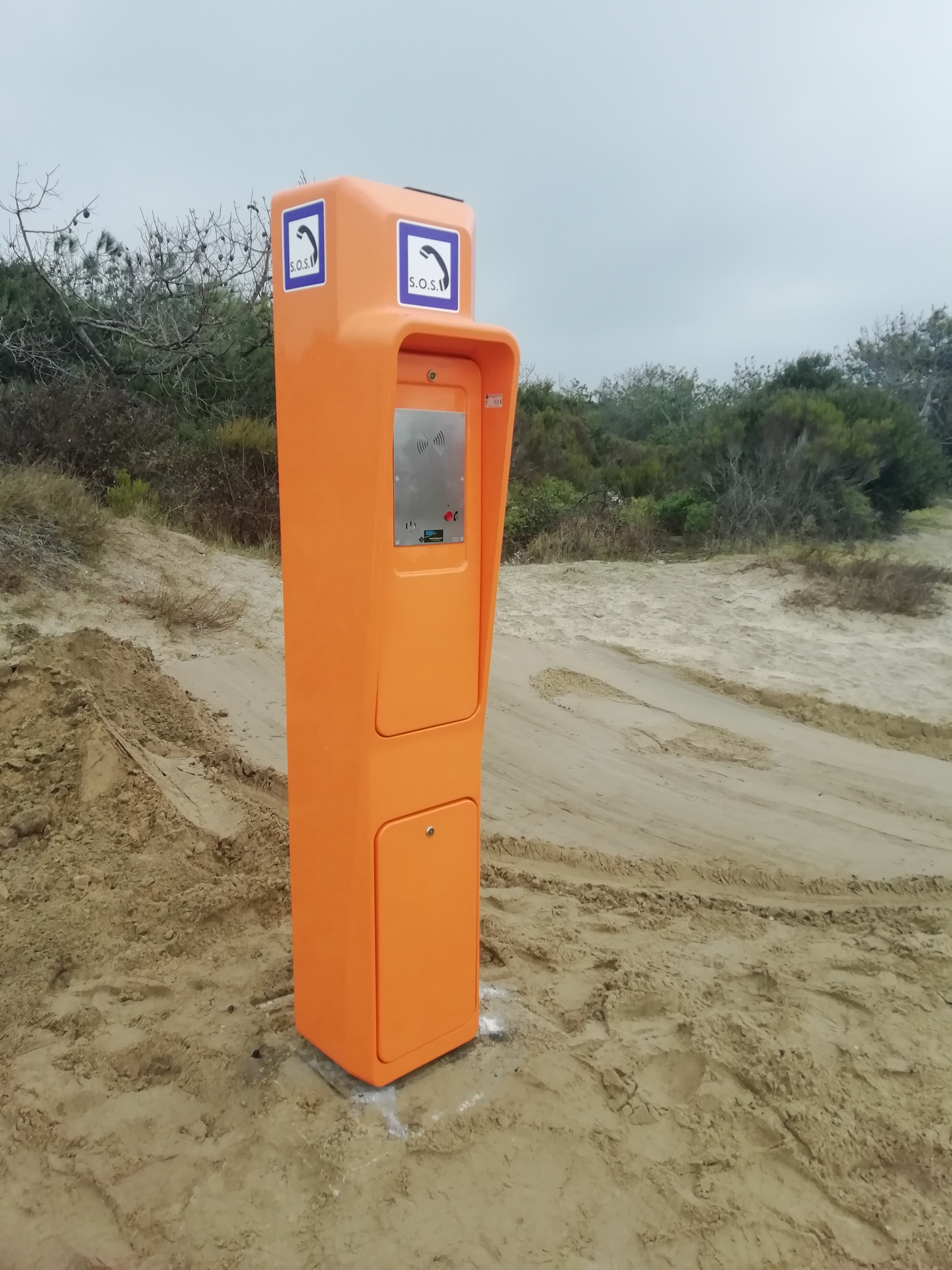 Borne SOS GSM anti appels intempestifs - jusqu'à 4 numéros - robuste et adaptée PMR_1