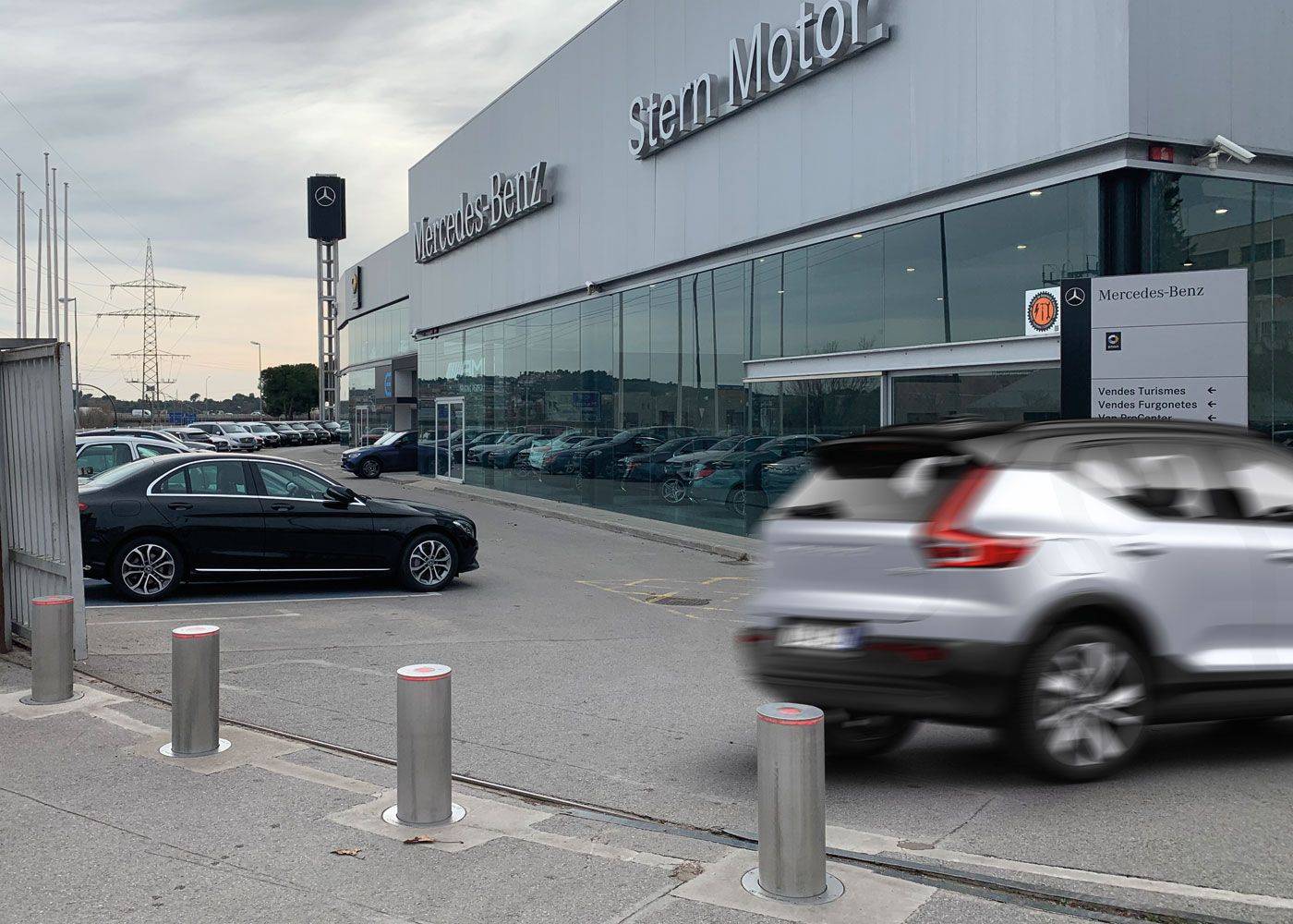 Borne télescopique automatique conçue pour contrôler les accès sur la voie publique et dans les copropriétés, entreprises - h6008_1