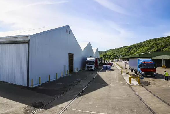 Plateforme logistique multimodale solide et durable - Neivalu Oxygen_1