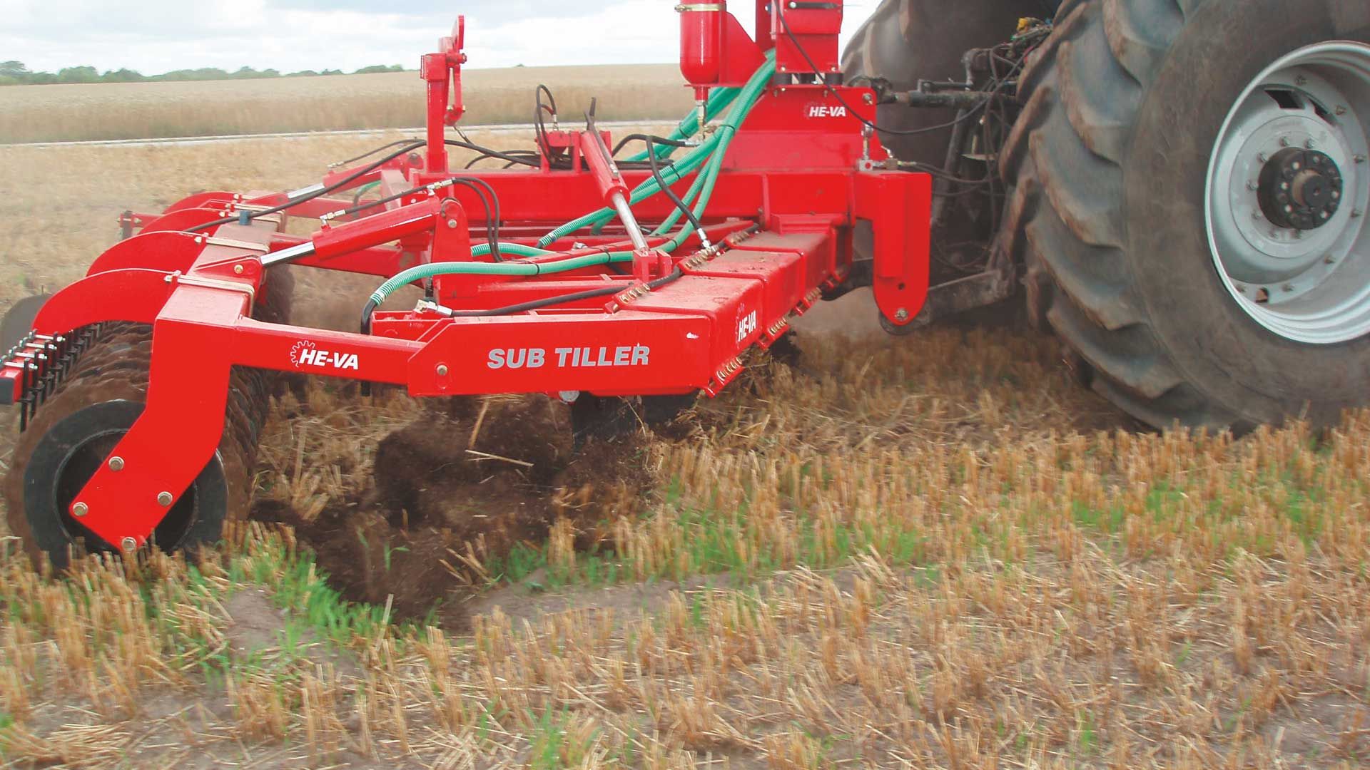 Semis sur chaume - décompacteur agricole HE-VA - 200 à 850 L - ameublissement et semis en un seul passage_1