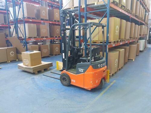 Chariot élévateur électrique Toyota 7FBEST10 E001686 - disponible en occasion et en location de courte à longue durée_1