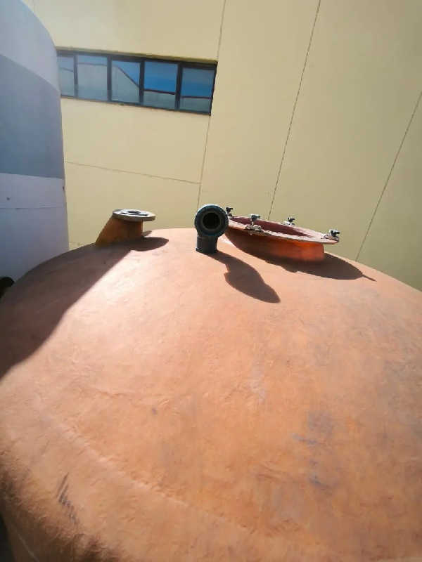 Cuve en fibre de 7 800 litres - référence : c13343_1