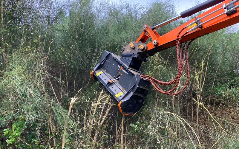 Broyeur à marteau fixe pour pelle de 4 à 40 tonnes_1