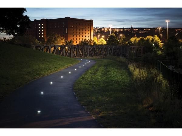 Voe0574 - Plot solaire encastrable blanc - ABC Équipements Collectivités - Diamètre 80 mm - Étanche IP68_1