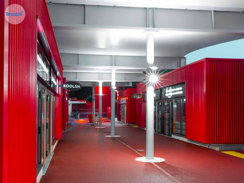 Abri pour galerie commerciale - Protégez vos allées extérieures avec une structure robuste et économique_1