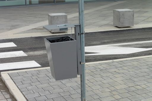 Poubelle publique 106fred4 - Levante - Fima avec cendrier et fixation à poteau - métal traité et peint_1