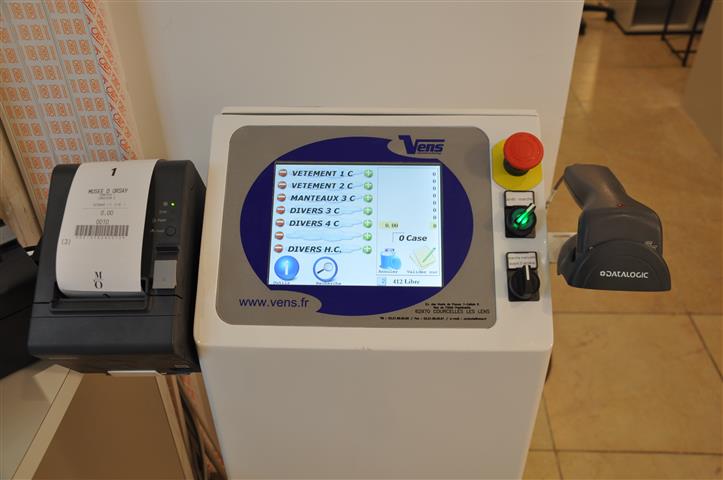 Vestiaire automatisé avec stockage et restitution de vêtements sur cintres - VENS VESTIAIRES_1