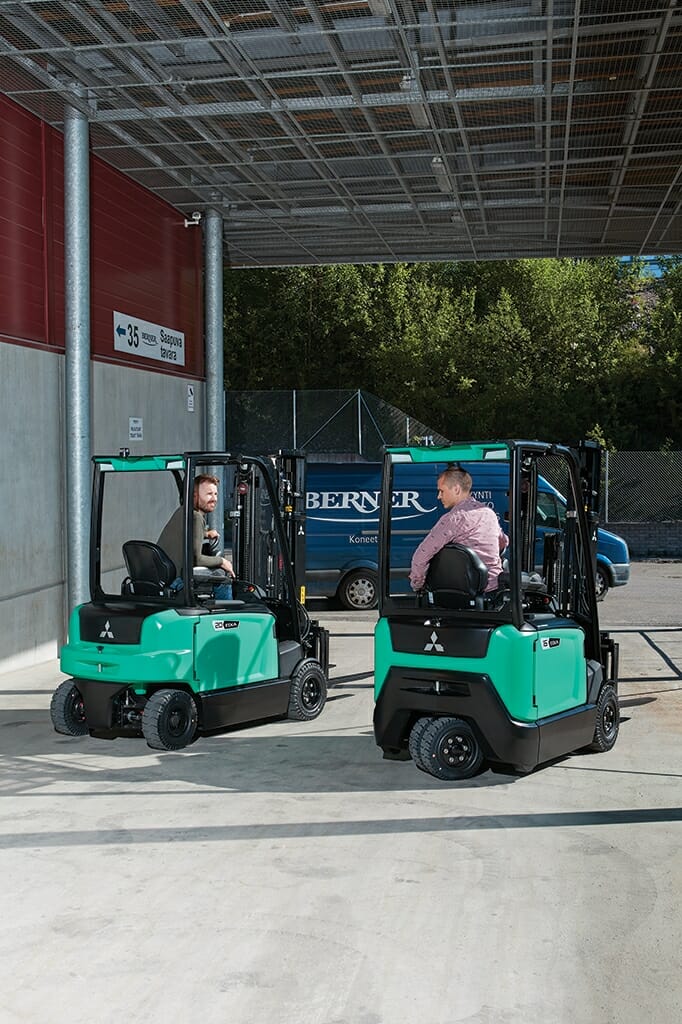 Chariot élévateur électrique EDiA EM FB14-20ET FB16-20 - 48 volts, 3 et 4 roues, maniabilité et fiabilité_1