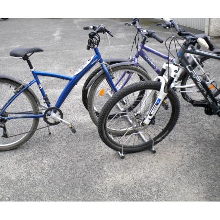 Rack à vélo 5 places en acier zingué pour faciliter le rangement des vélos_1