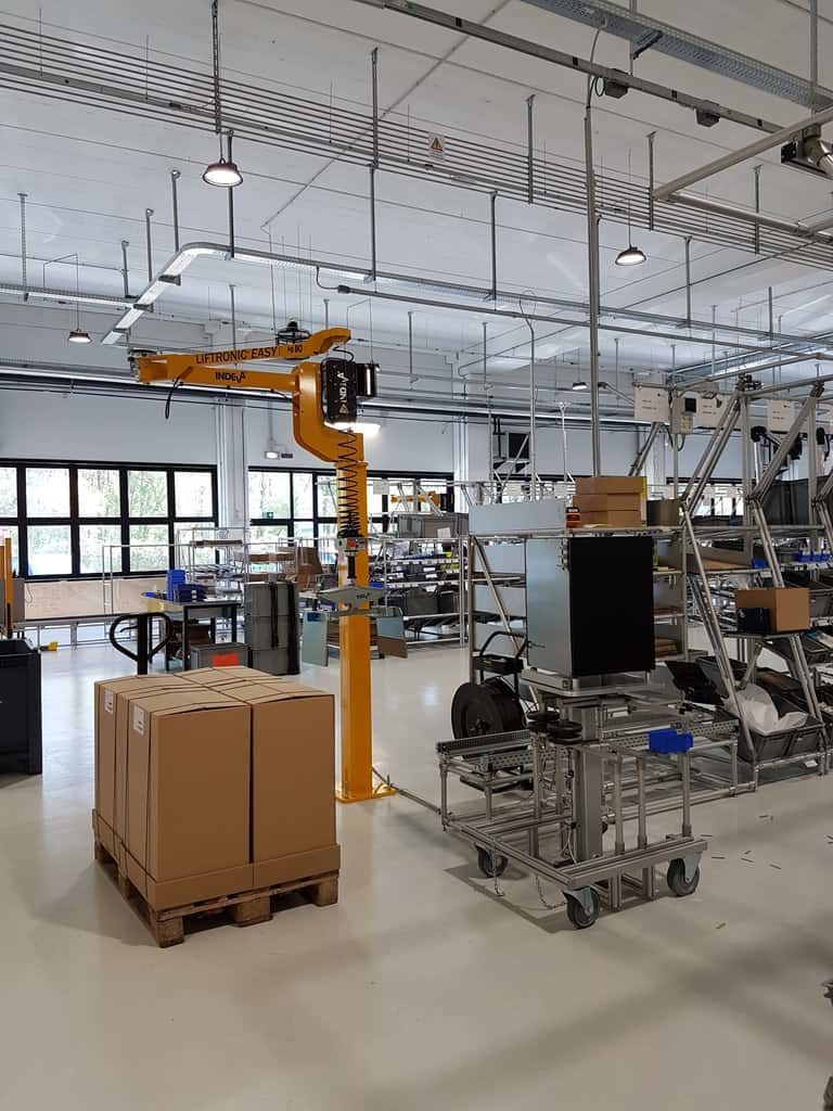 Manipulateur INDEVA® Liftronic® monté sur colonne - ergonomique, équilibrage automatique, capacité jusqu'à 320 kg_1