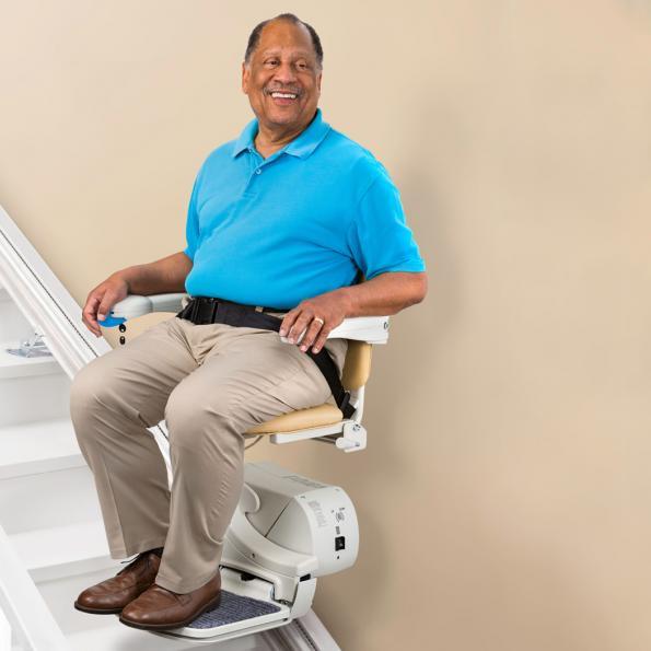 Monte-escalier Simplicity 900 - pour escaliers droits - manette directionnelle intégrée et vitesse progressive_1