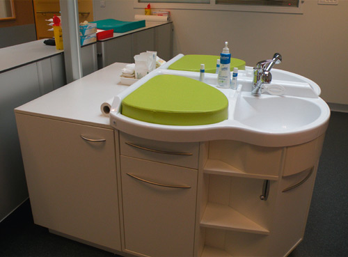 Paillasse puériculture modèle Betamat - Réf SPE 1010 - BIOLAB - meuble de change avec baignoire ergonomique et rangement intégré_1