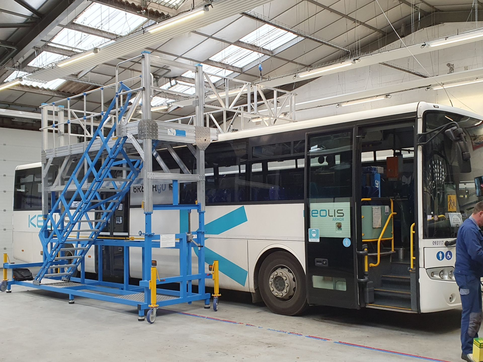 Plateforme accès toiture de bus_1