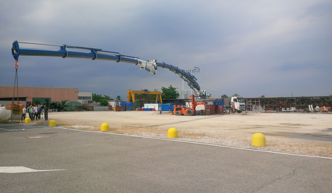 Grue auxiliaire Série 575000AXO E - E9 - Cormach - pression 330 bar - capacité 80 000 kg_1