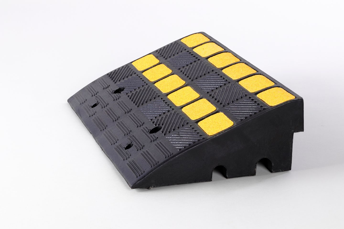 Bsr150 - rampe de trottoir en caoutchouc haute résistance - Dancop - 20,0 kg - capacité 40t - noir avec folie jaune réfléchissante_1