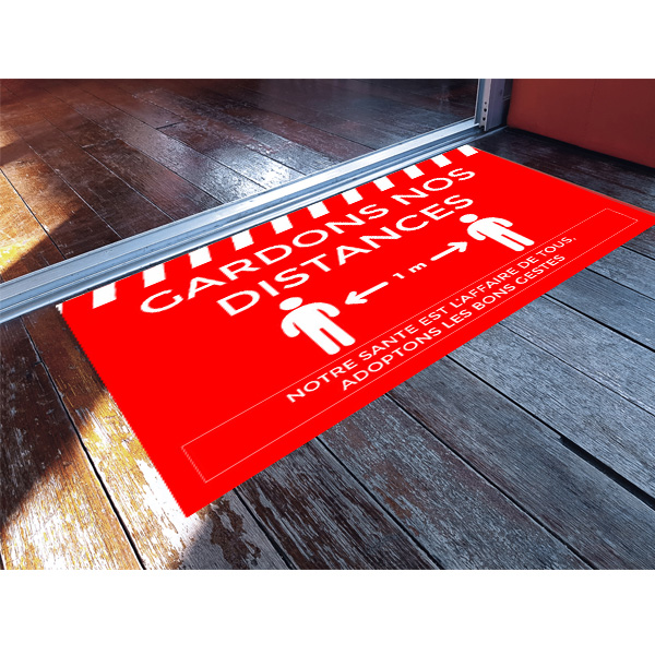 Signalétique de sol antidérapante A4 - Gardons nos distances - Texte blanc sur fond rouge - Vinyle lavable - Réf.494063_1